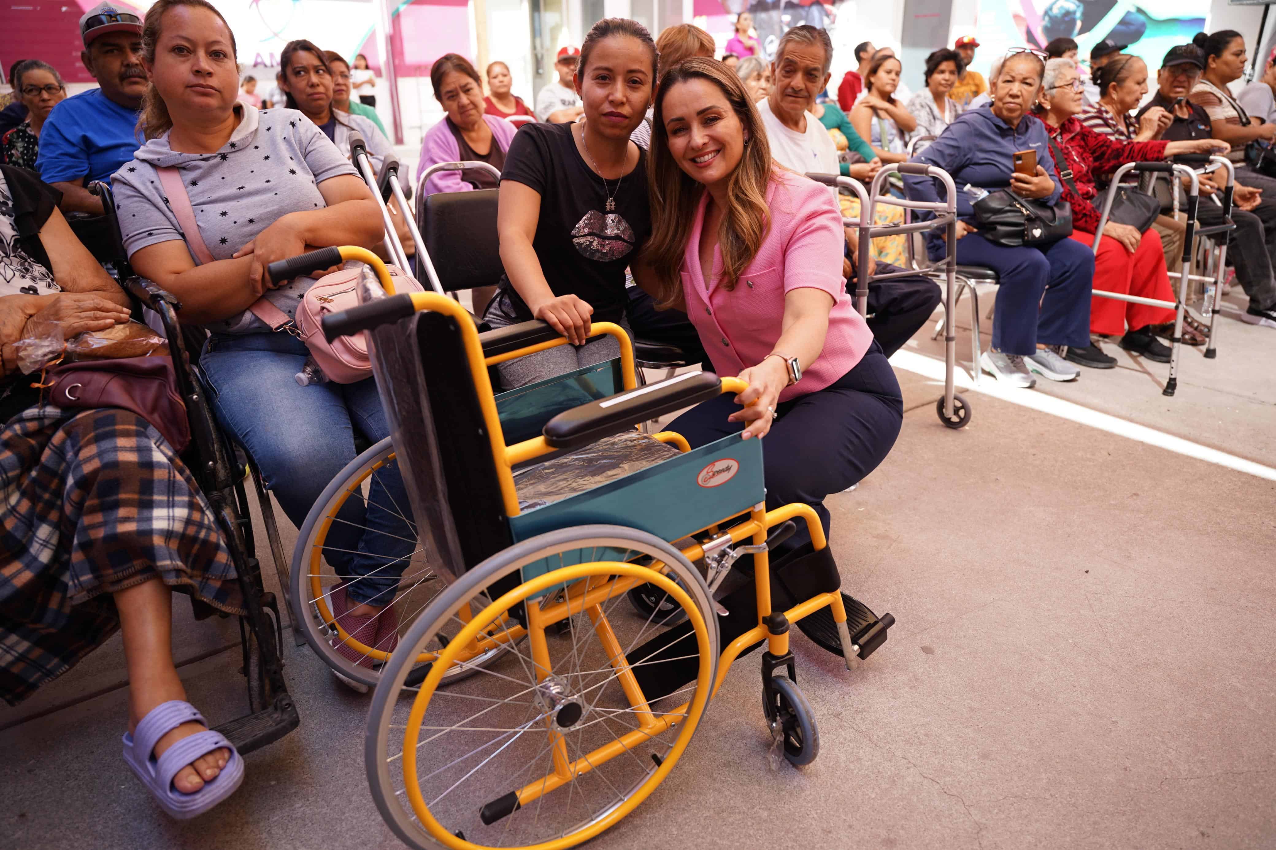 Luly López Naranjo lidera entrega de aparatos ortopédicos en Saltillo