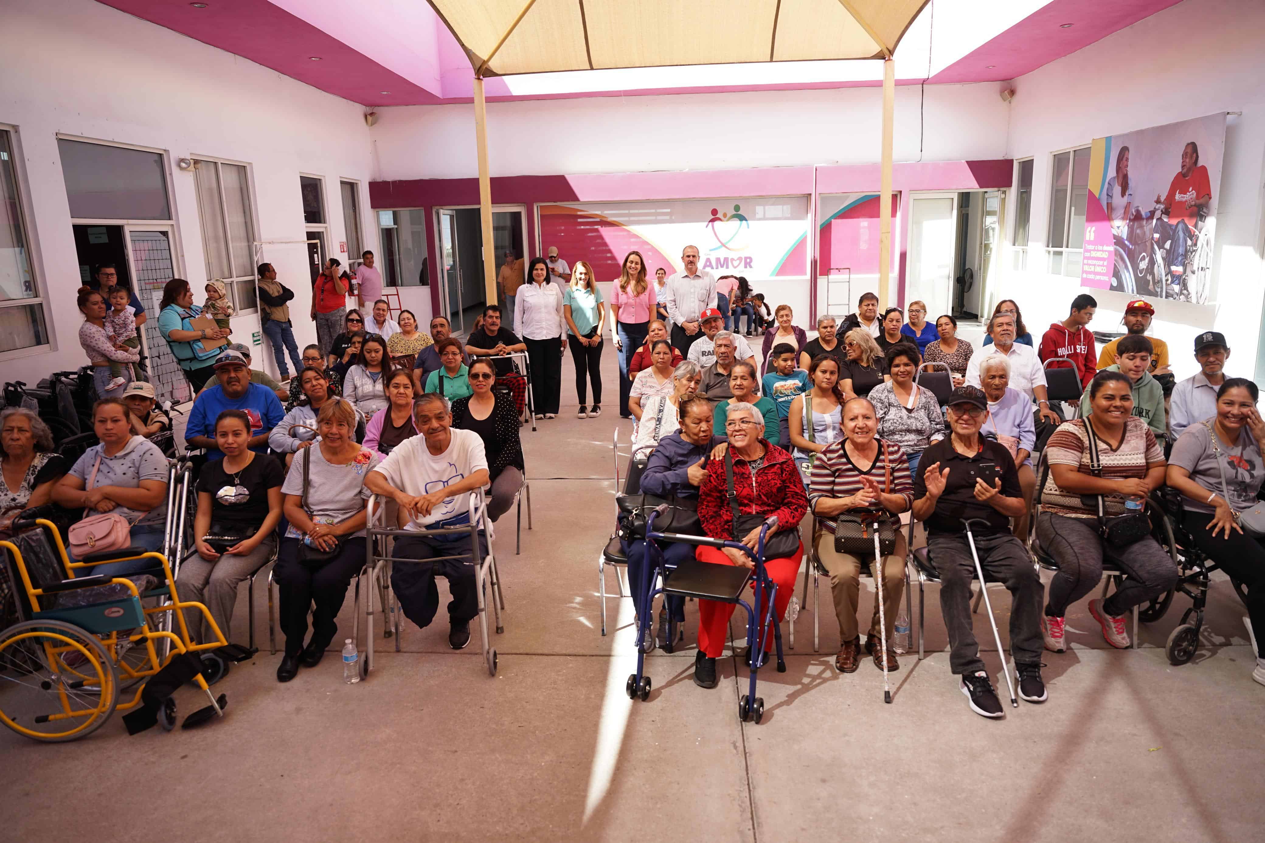 Luly López Naranjo lidera entrega de aparatos ortopédicos en Saltillo