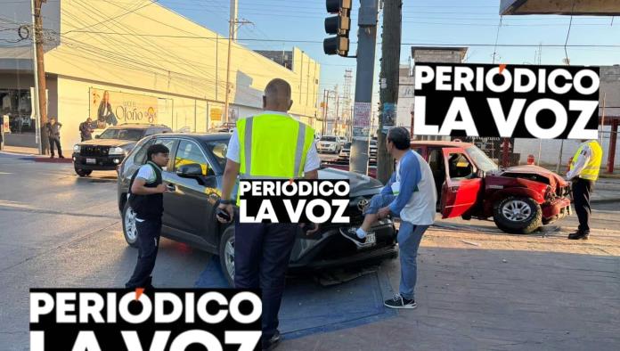 Deja a nieto en la escuela y lo chocan