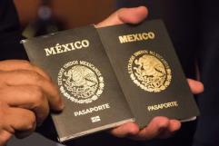 Tiktoker invalida su pasaporte mexicano por error en sellos