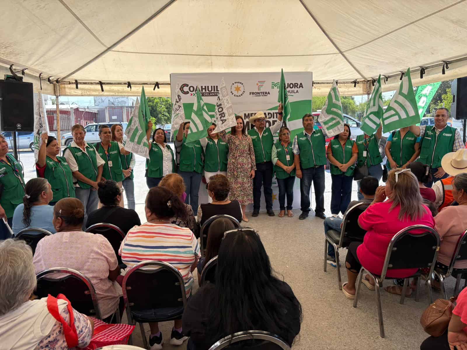 Alcaldesa Sara Irma Pérez Cantú presente en El Mercadito de Frontera