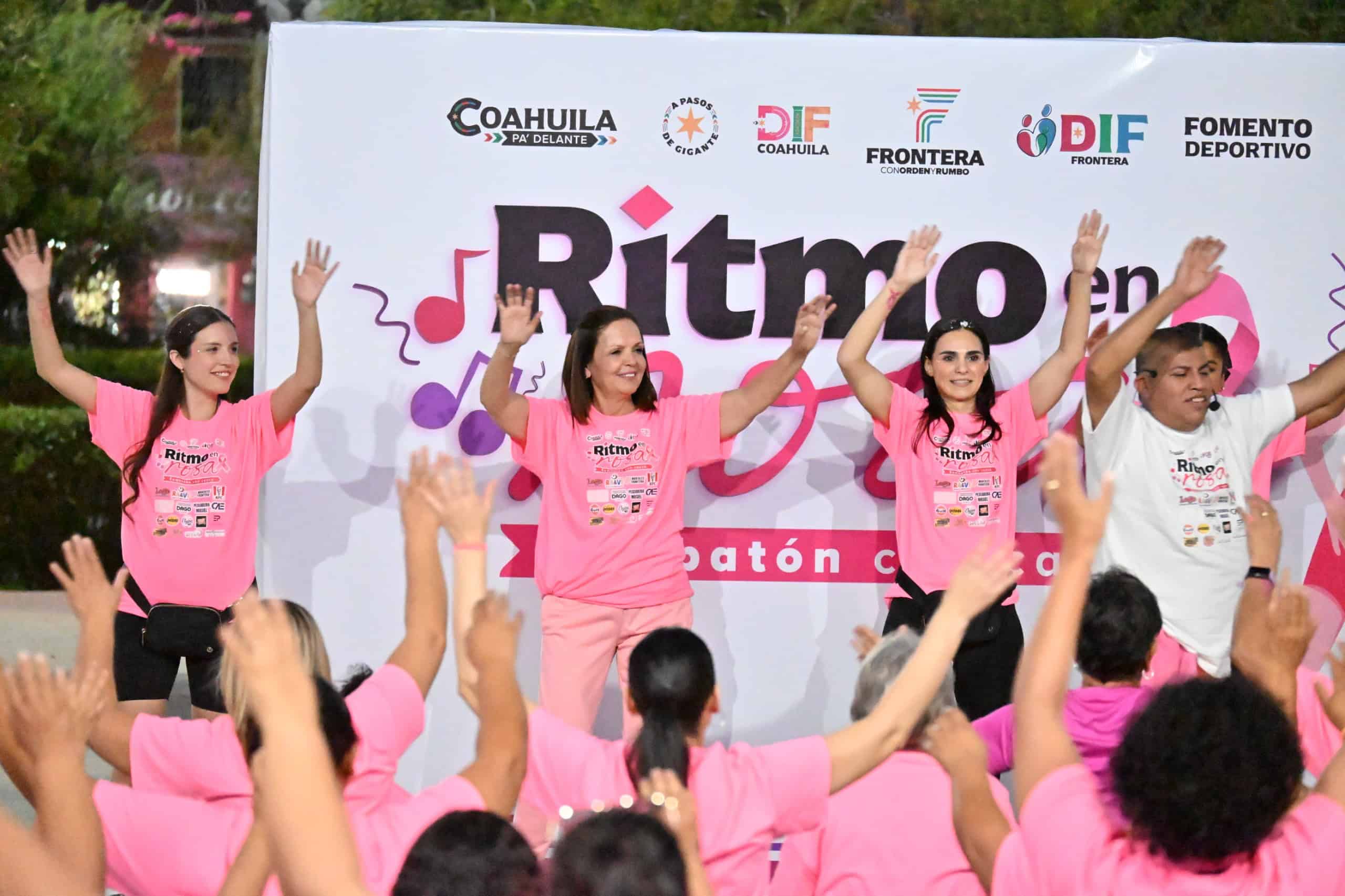 Alcaldesa encabeza Zumbatón con causa Ritmo en Rosa en Plaza Principal de Frontera