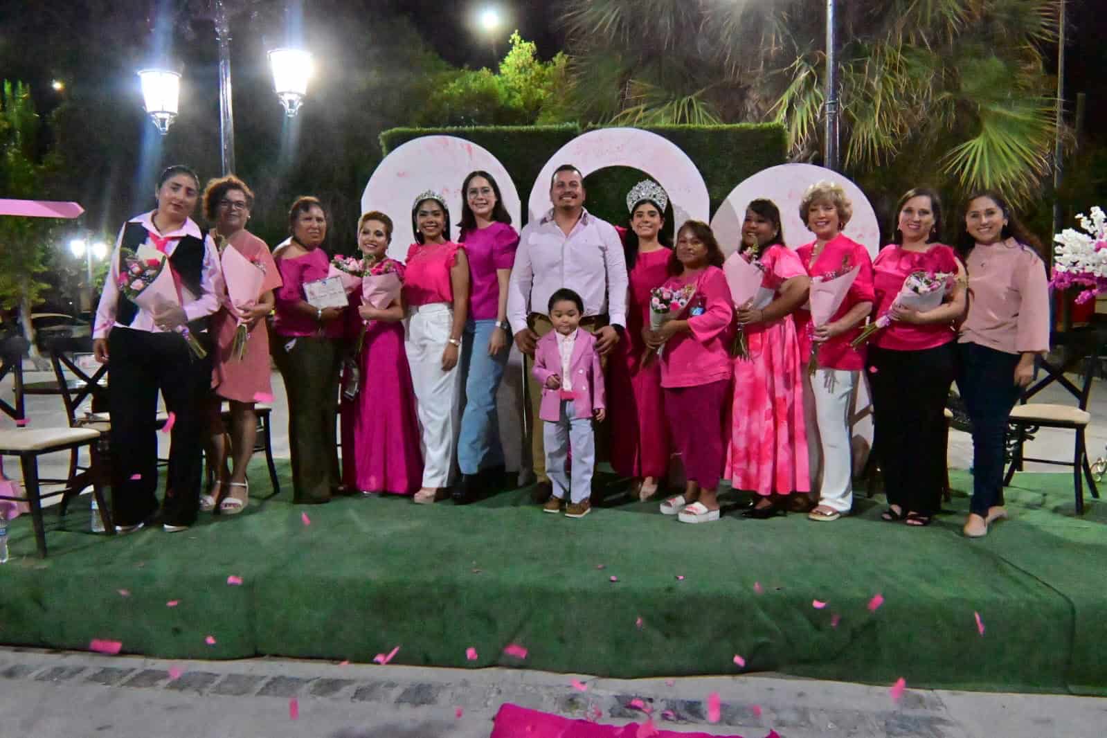 Mujeres sobrevivientes de cáncer de mama honradas en evento especial