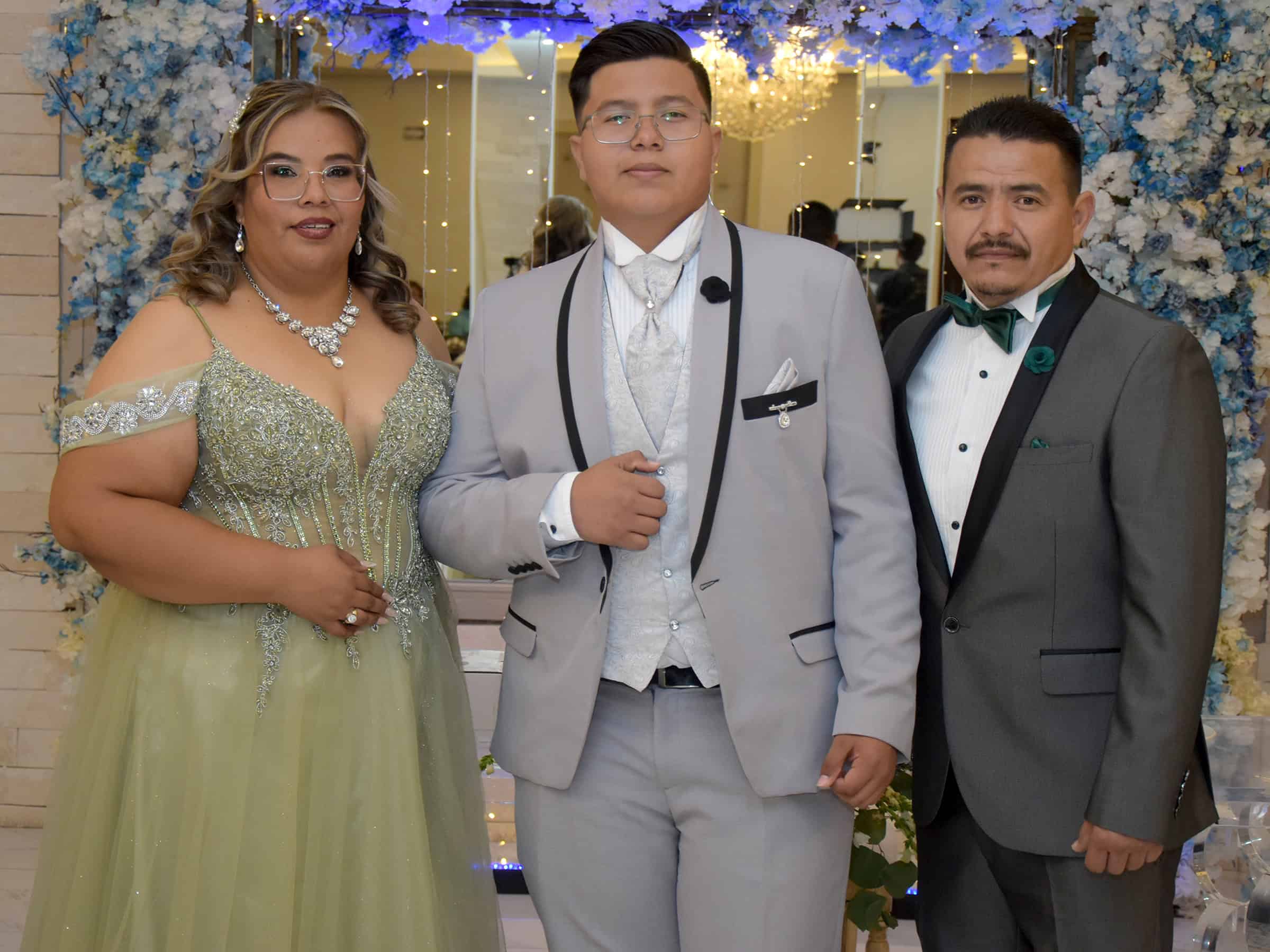 Emotiva fiesta de XV años para Dylan De los Reyes Riquejo