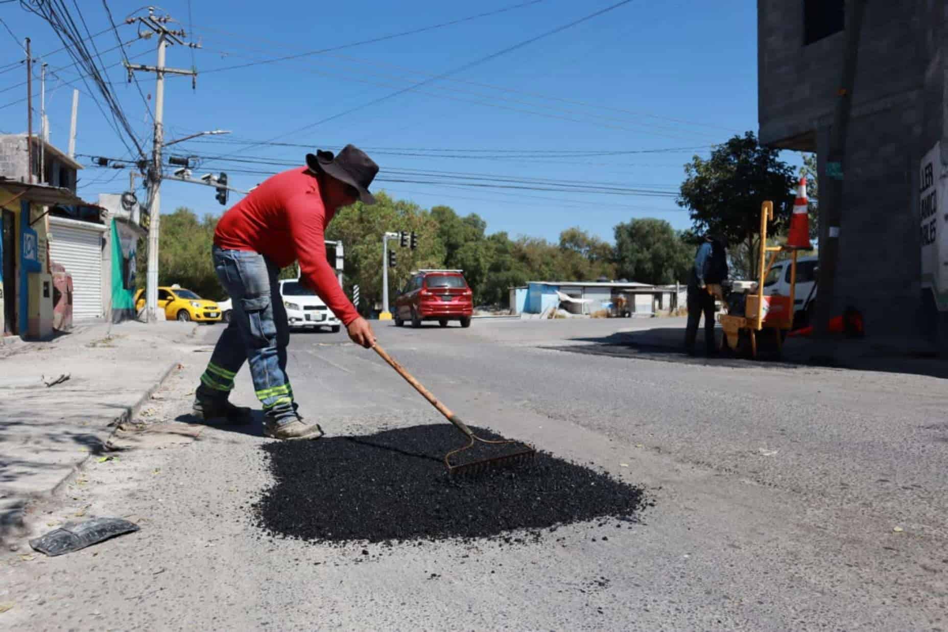 Gobierno de Saltillo mejora vialidades con acciones de bacheo