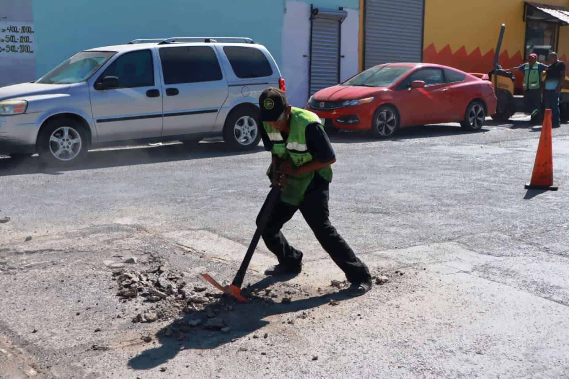 Gobierno de Saltillo mejora vialidades con acciones de bacheo