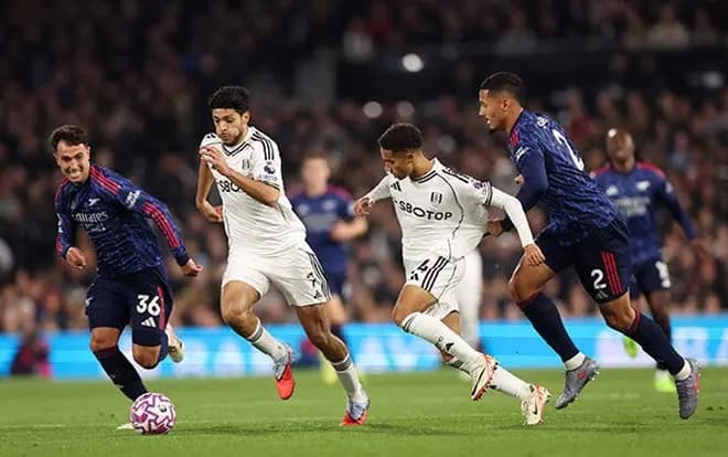 Raúl Jiménez y Fulham caen ante Arsenal en la Premier League