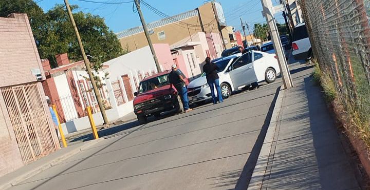 Choque en Calle Presidente Juárez Deja Empleado Afectado
