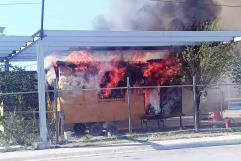 Arde puesto de comida