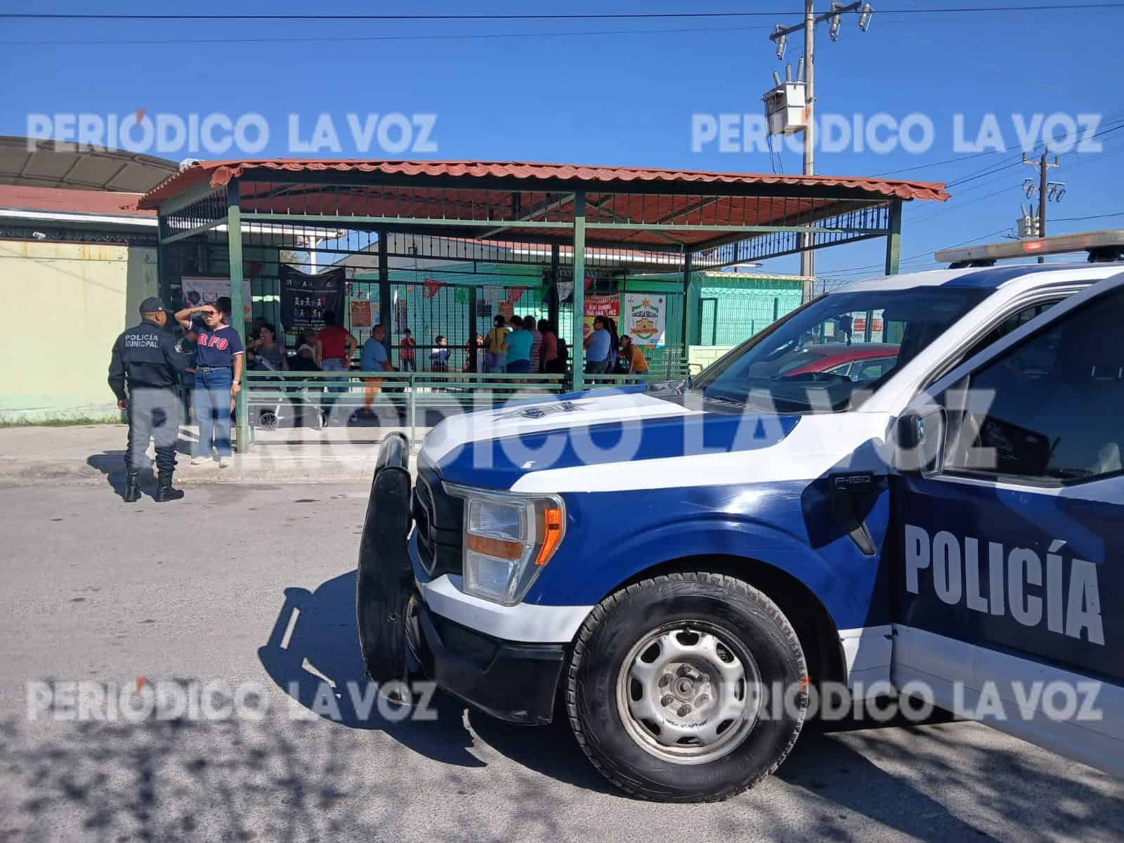 Movilización policial por asalto a hombre de tercera edad en escuela