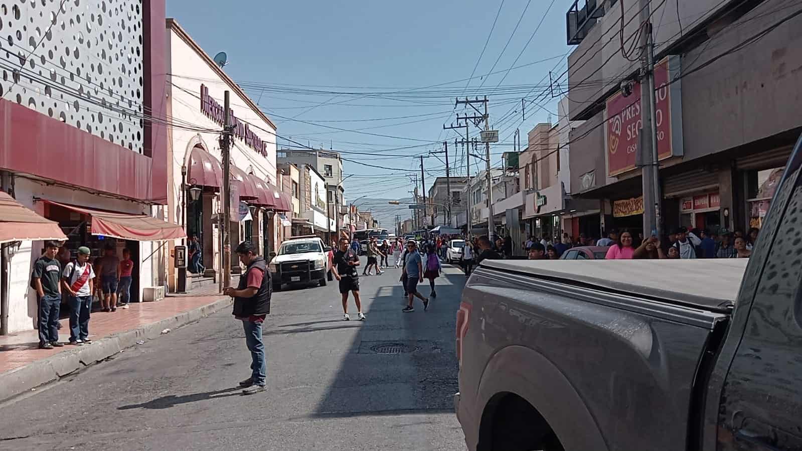 Autoridades decomisan artículos ilegales en operativo en Plaza Comercial de Saltillo