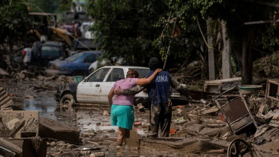 Presidenta de México anuncia Plan Nacional de Reconstrucción tras desastres climáticos