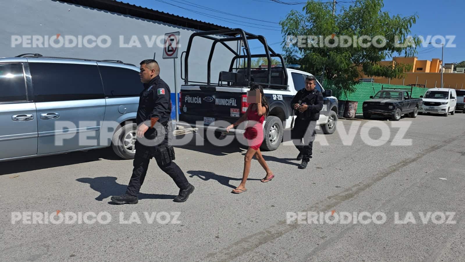Adolescente Arrestada en Colinas de Santiago por Alterar el Orden