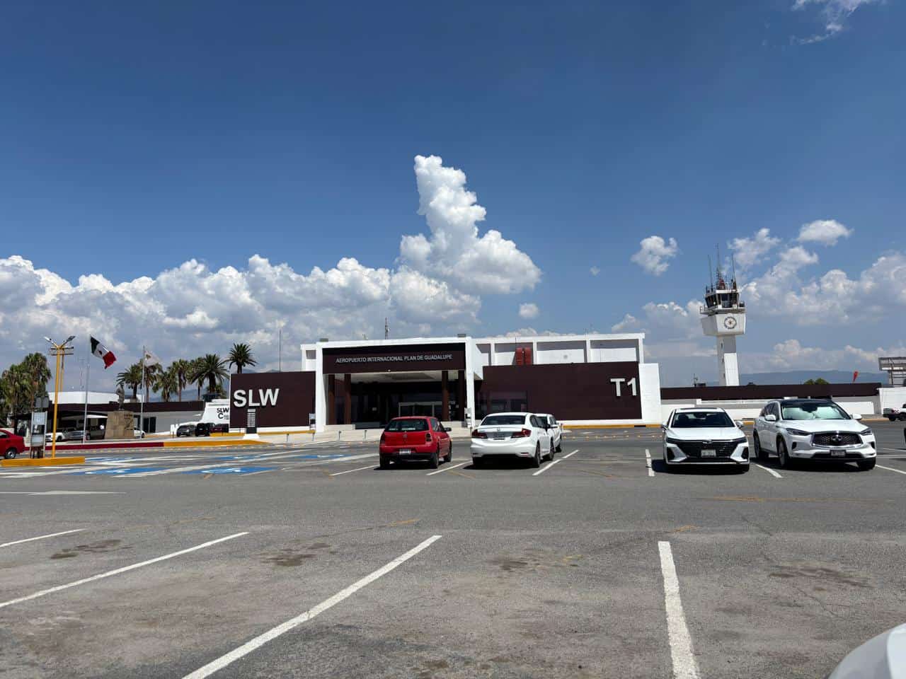 Vuelo inaugural de Viva Aerobús en Aeropuerto Plan de Guadalupe