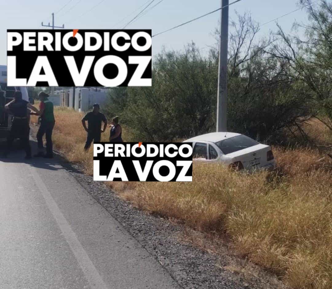 Le truena llanta y se sale de la 30