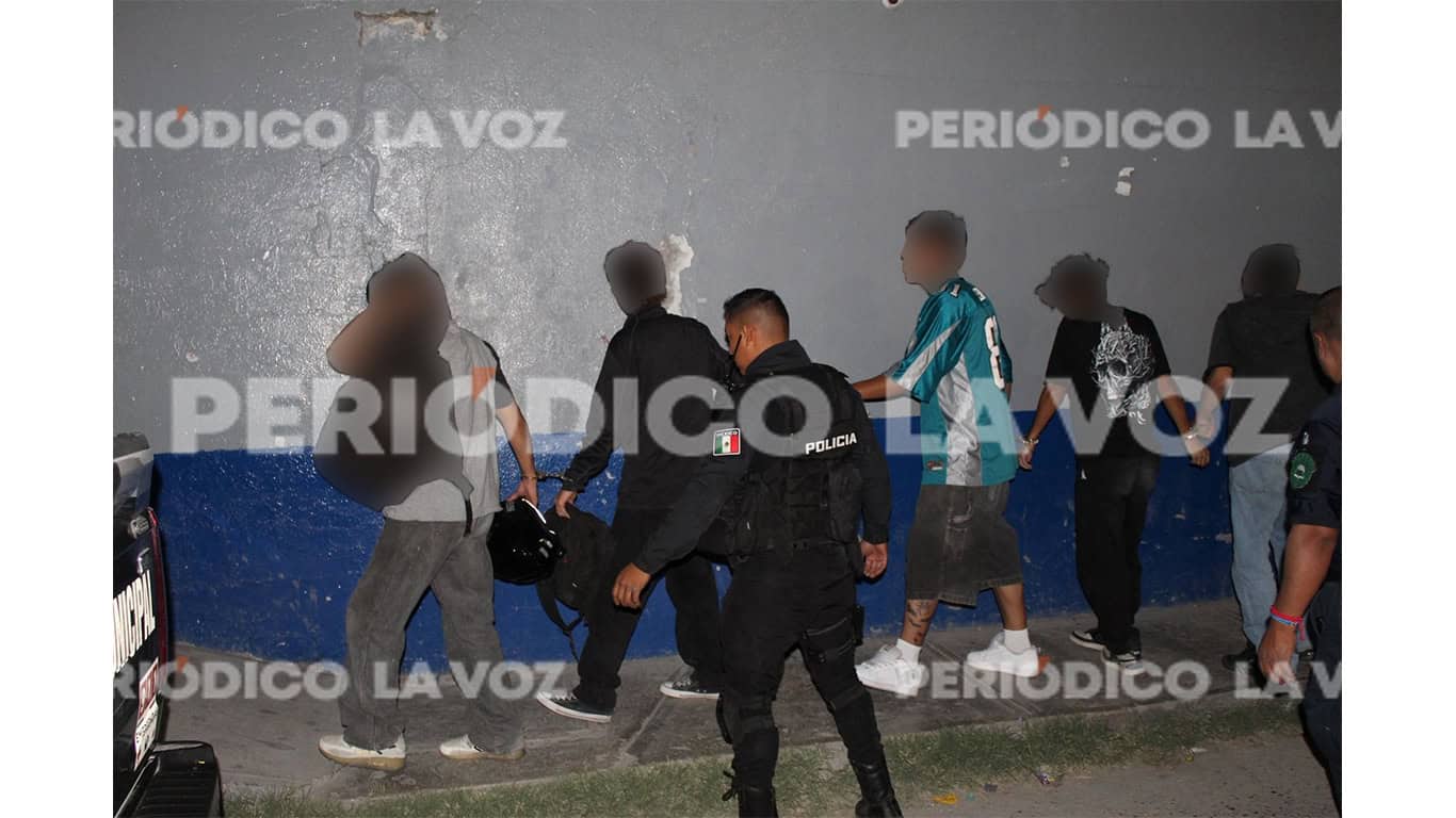 Policía Municipal interviene ante molestias causadas por jóvenes en motocicleta