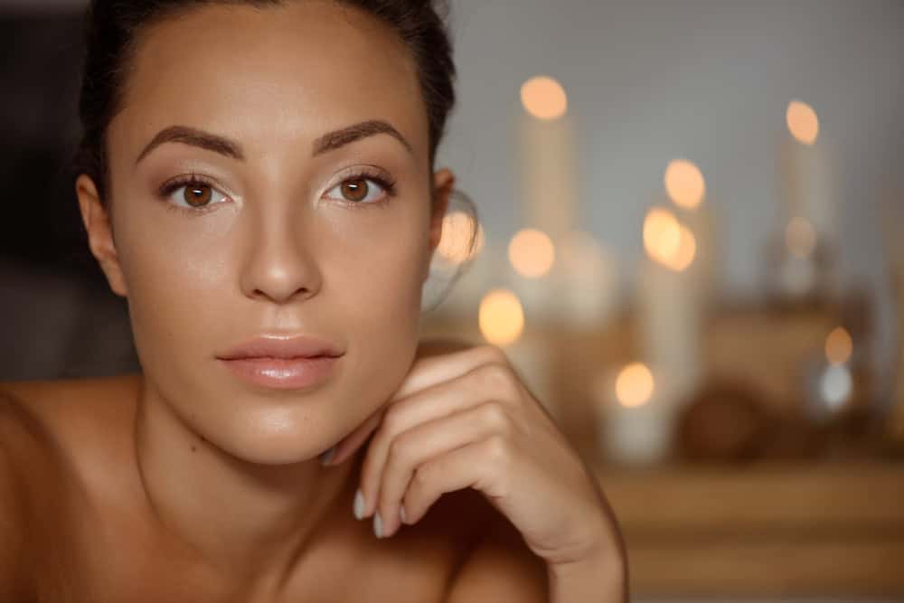 Descubre cómo potenciar el brillo natural de tu piel de manera efectiva