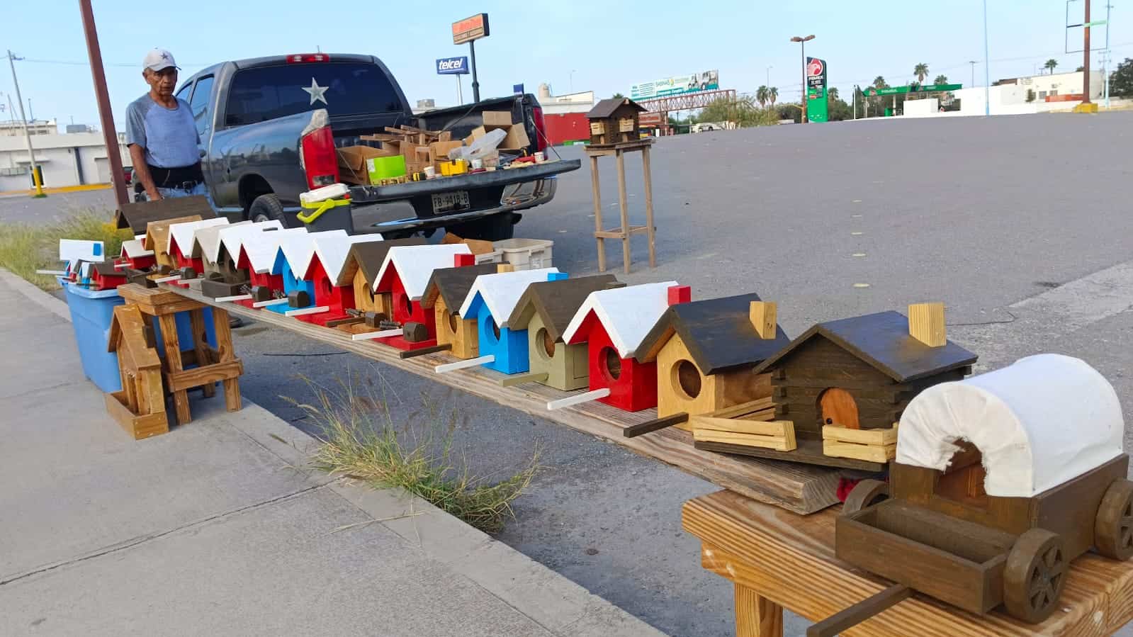 Juan Carlos Alfaro Calamaco: Un hombre de 63 años que combina arte y naturaleza