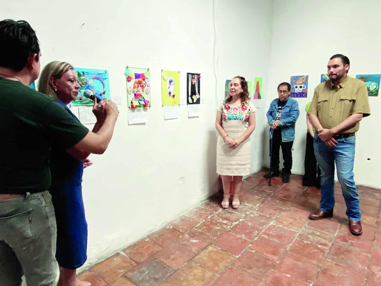 Alcalde y regidora inauguran exposiciones en Festival Flores y Calaveras