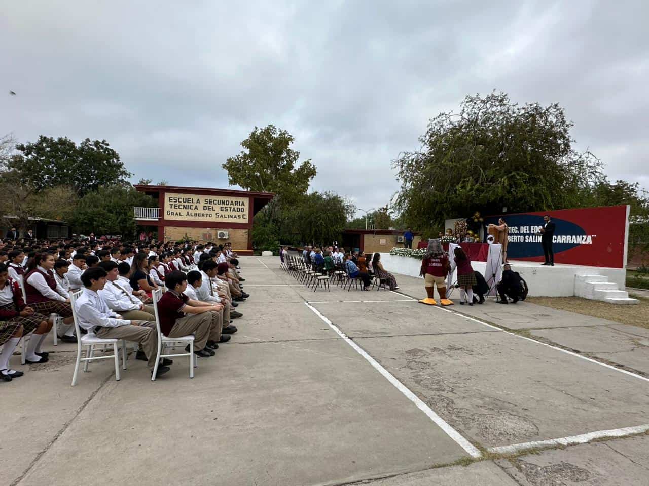 Rinden homenaje a pilares educativos de la Secundaria Técnica "Gral. Alberto Salinas Carranza"