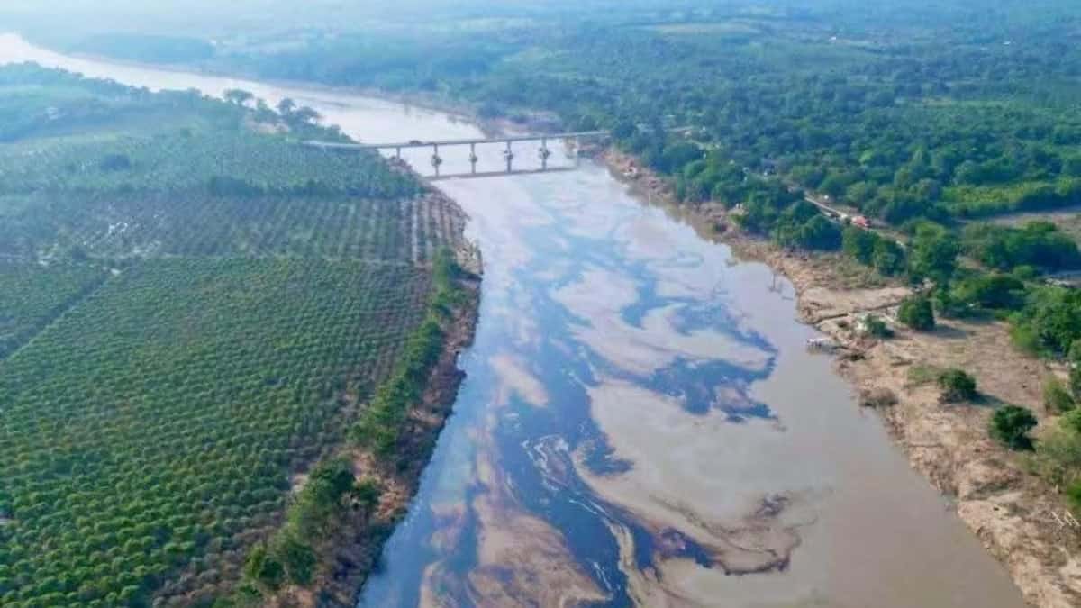 Pemex controla fuga de petróleo en Veracruz tras lluvias intensas