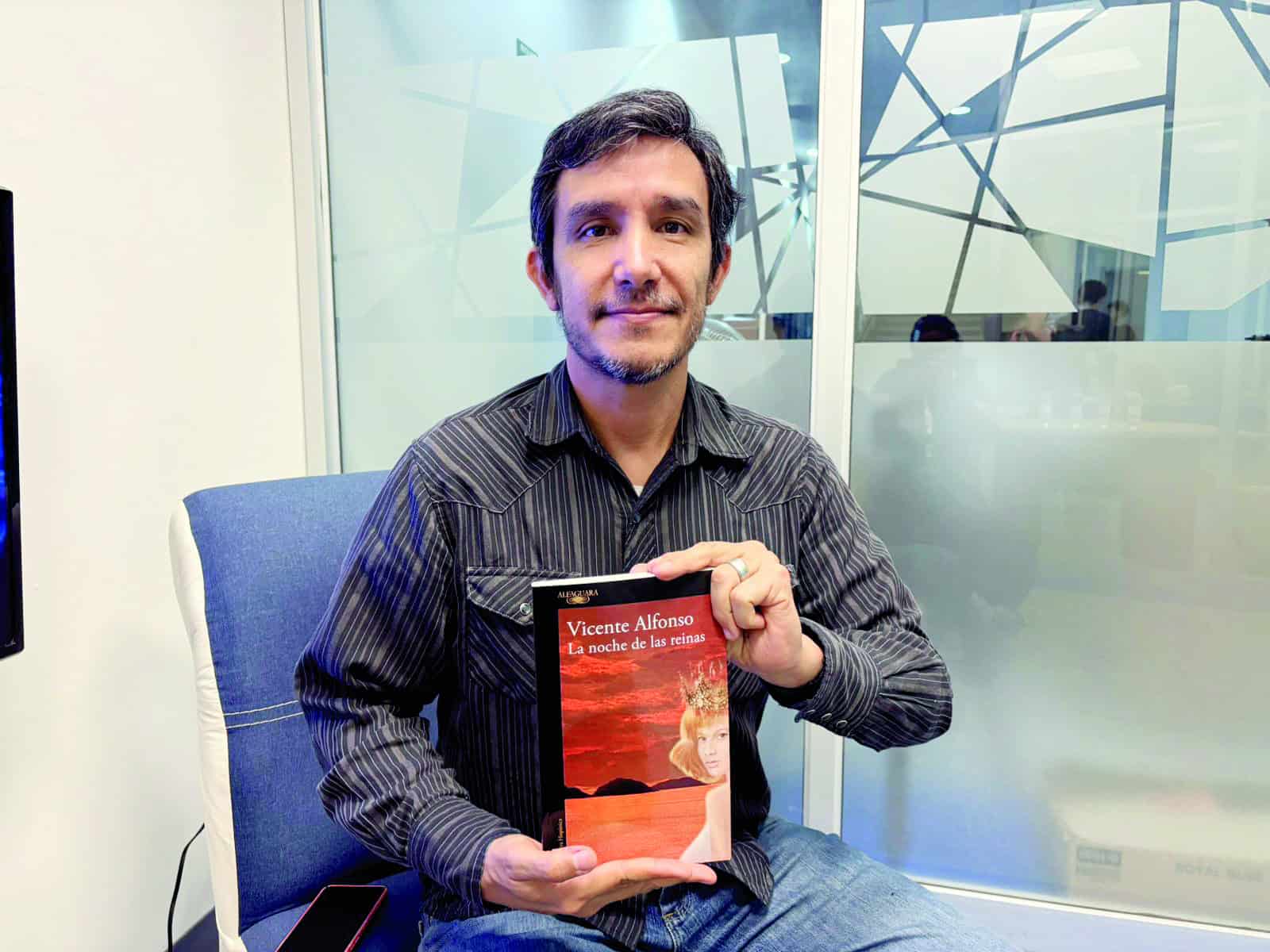 Vicente Alfonso presenta La noche de las reinas en Feria del Libro Monclova 2025