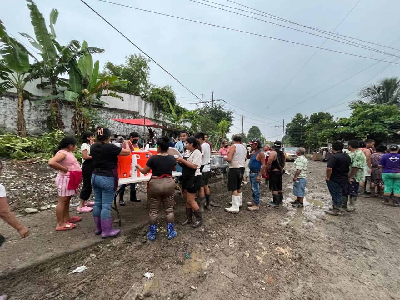 Comunidad de Sabinas Brinda Apoyo Humanitario a Familias en Poza Rica, Veracruz