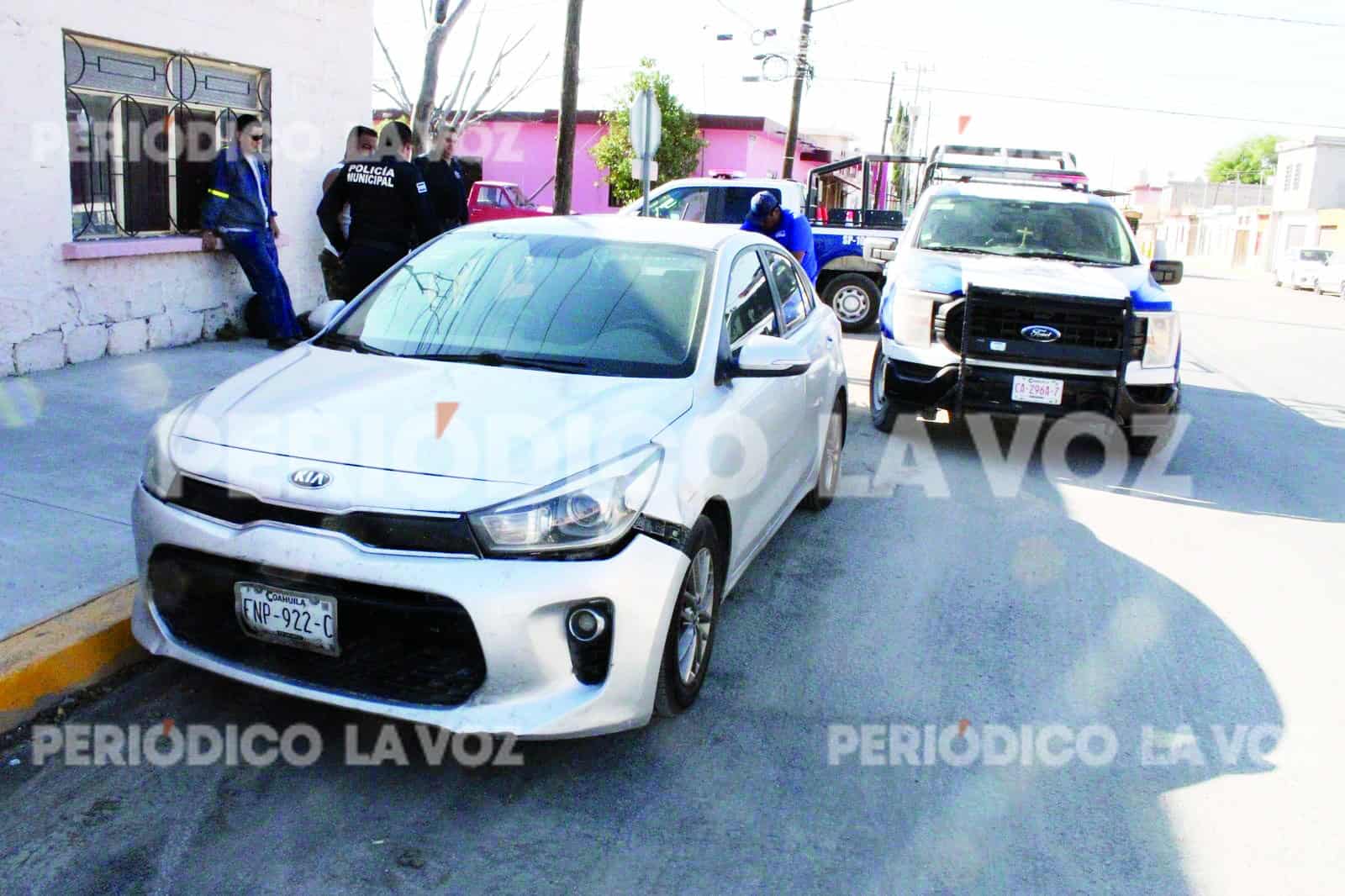 Choque entre automóvil y motocicleta deja motociclista lesionado en Frontera