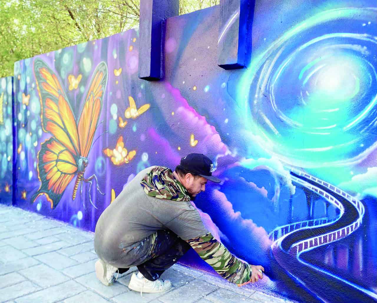 Efek y Suckre embellecen el Panteón Guadalupe con murales urbanos