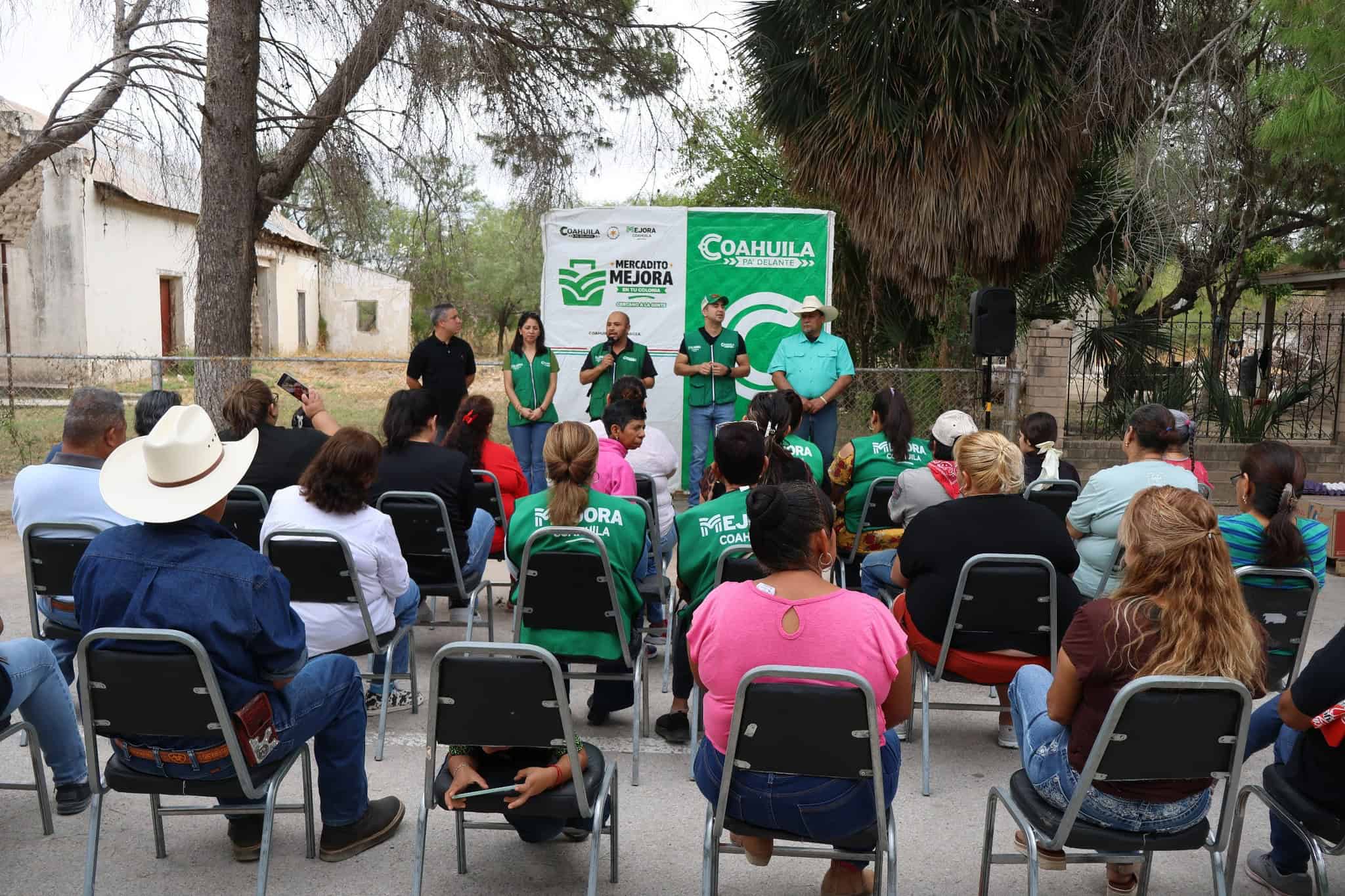 Llevan al ejido El Moral  el "Mercadito Mejora" con productos a bajo costo
