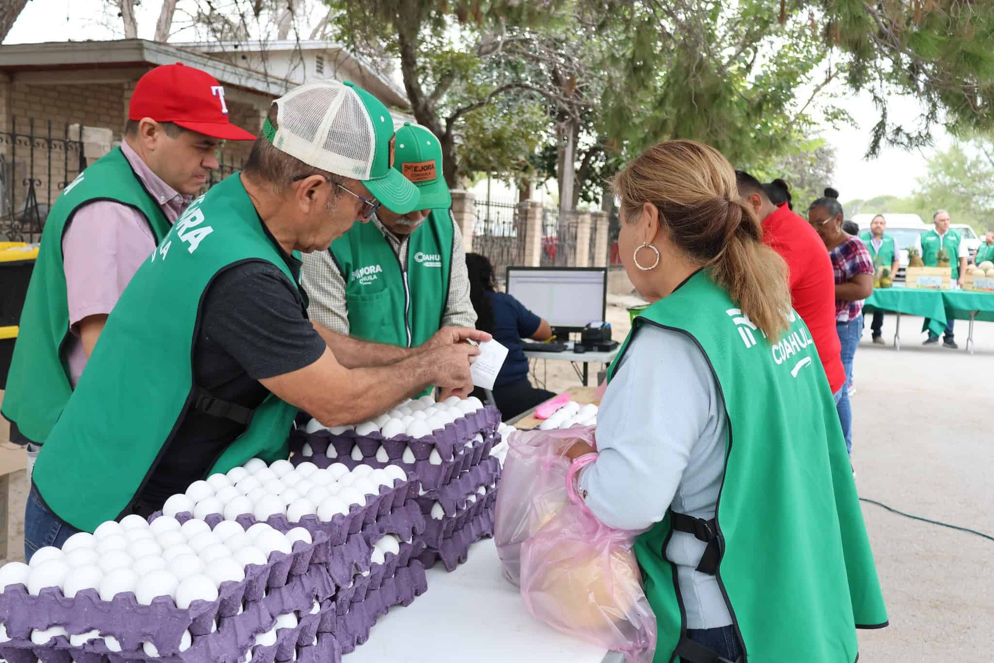 Llevan al ejido El Moral  el "Mercadito Mejora" con productos a bajo costo