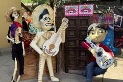 Familia Salomón transforma hogar en Casa de las Catrinas en Monclova