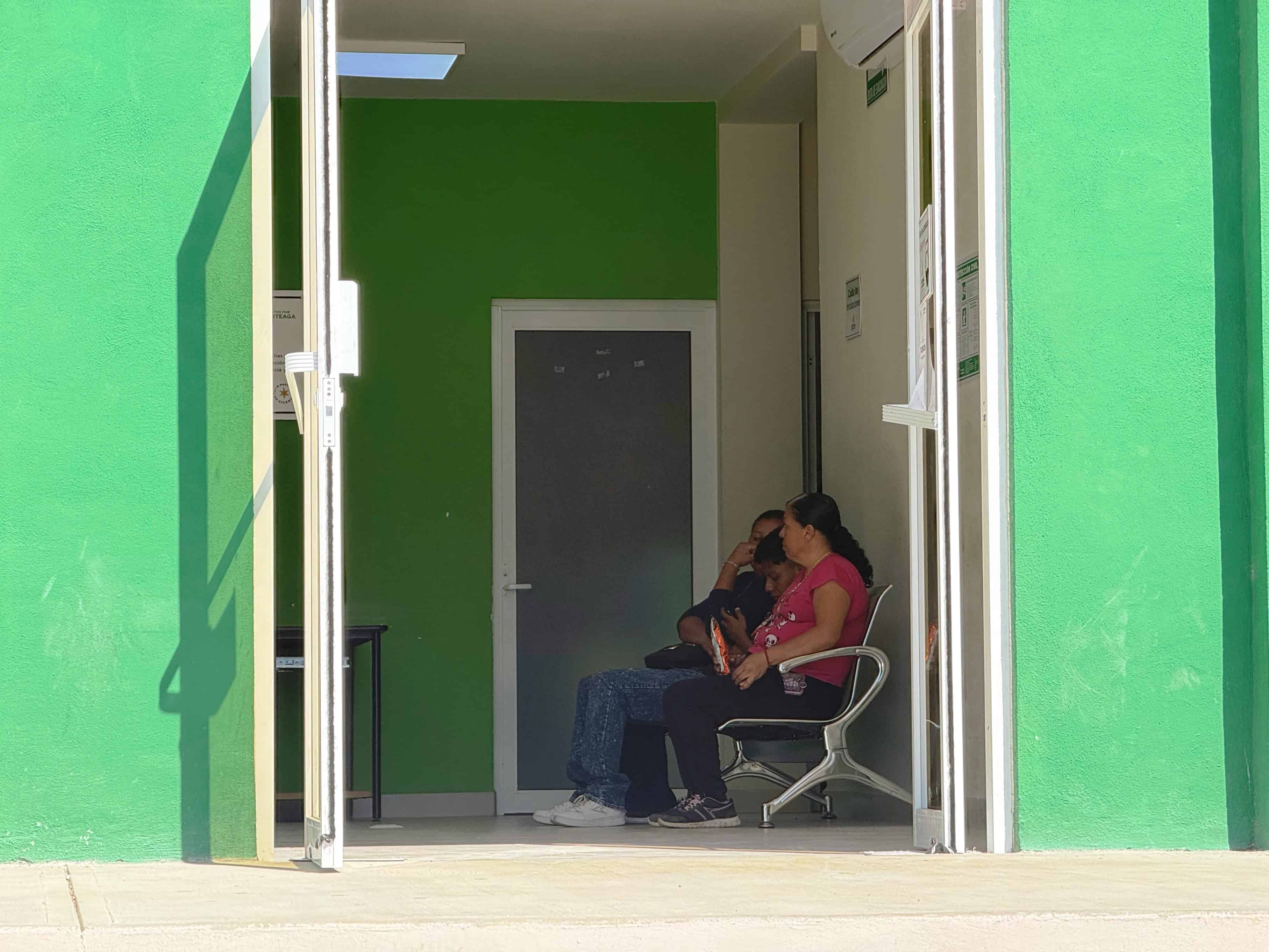 Demanda de especialistas y equipo en clínica municipal de Arteaga