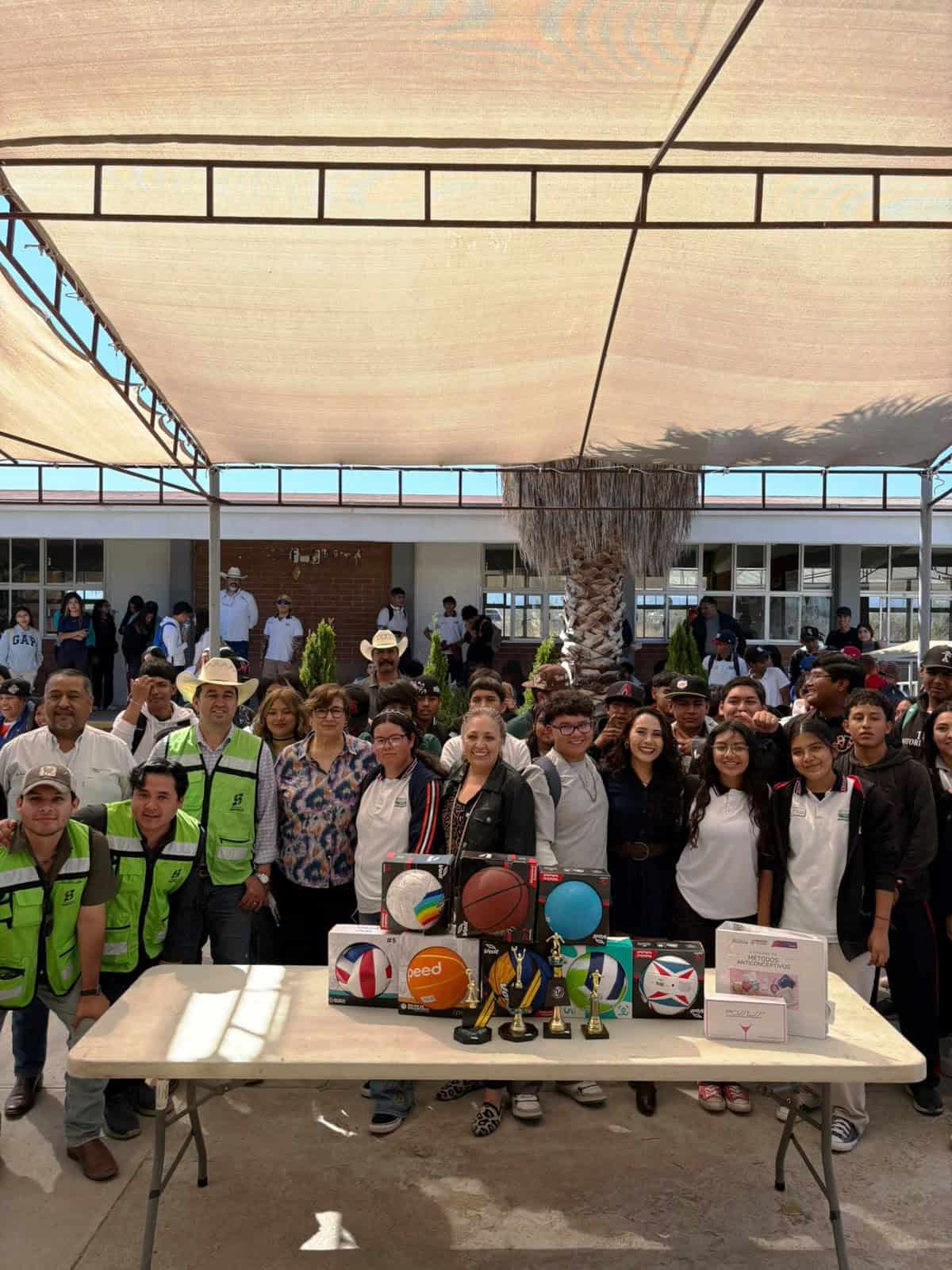 Brigada de Salud Beneficia a Estudiantes del CECyTEC en Coahuila