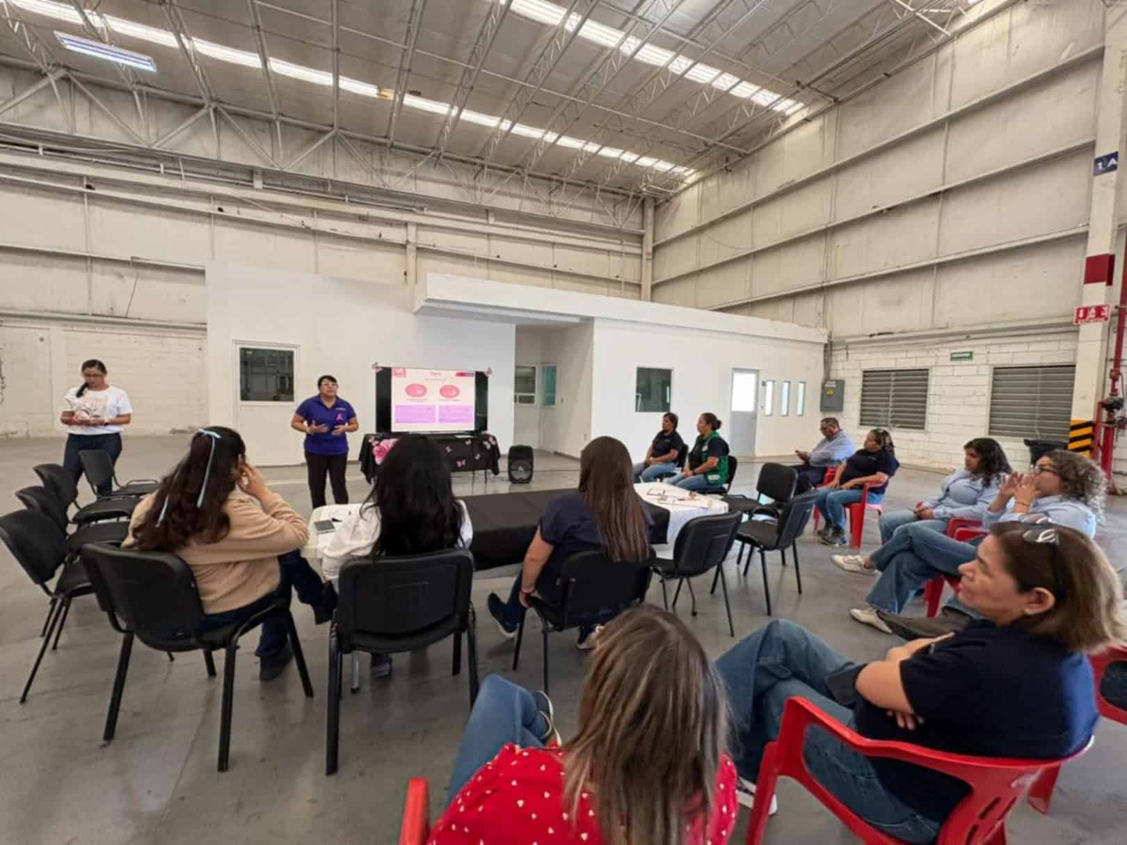 Pláticas de prevención y detección oportuna del cáncer de mama llegan a empresas de Coahuila