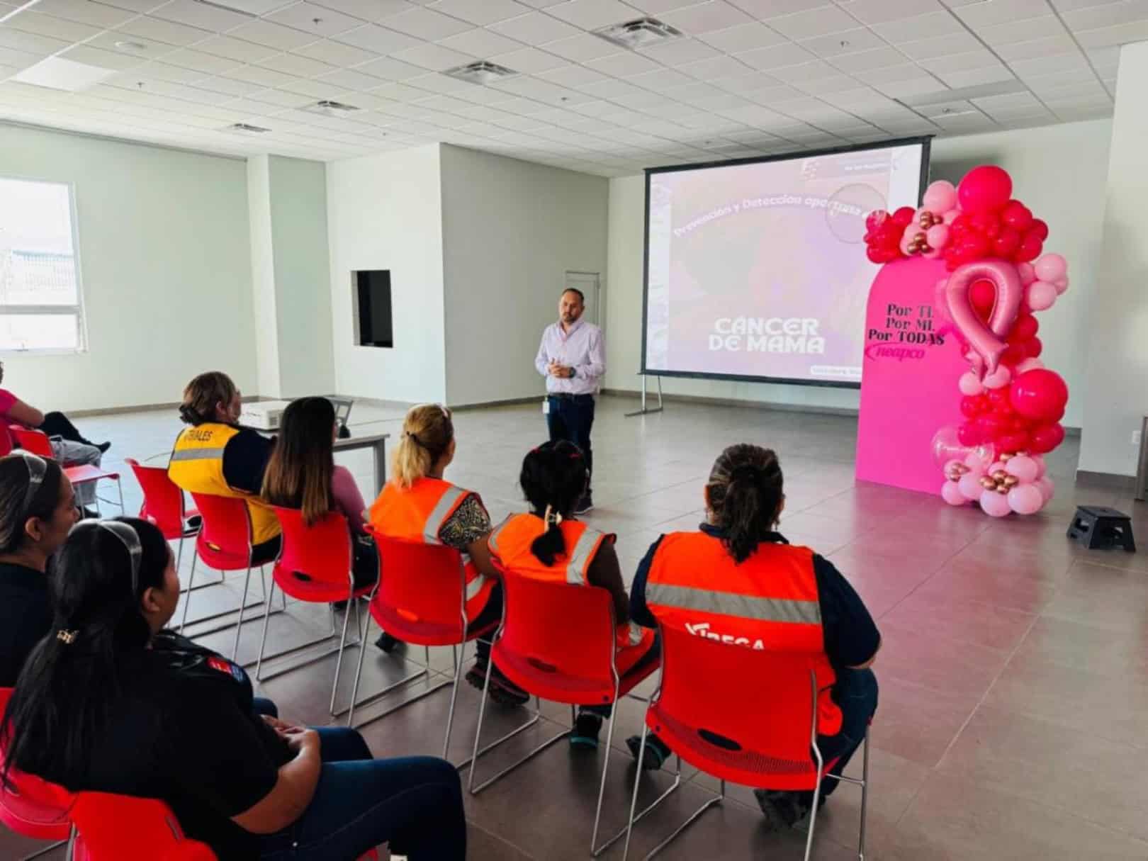 Pláticas de prevención y detección oportuna del cáncer de mama llegan a empresas de Coahuila