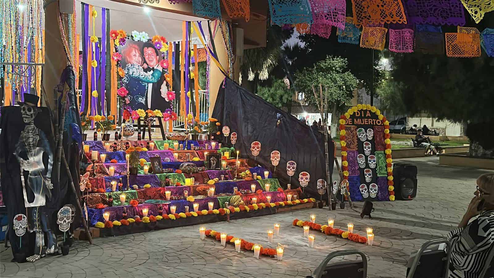 Estudiantes de Múzquiz honran empresarios con emotivo altar por Día de Muertos