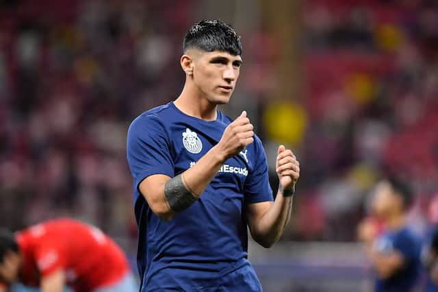 Alan Pulido cerca de fichar con Pumas en la Liga MX