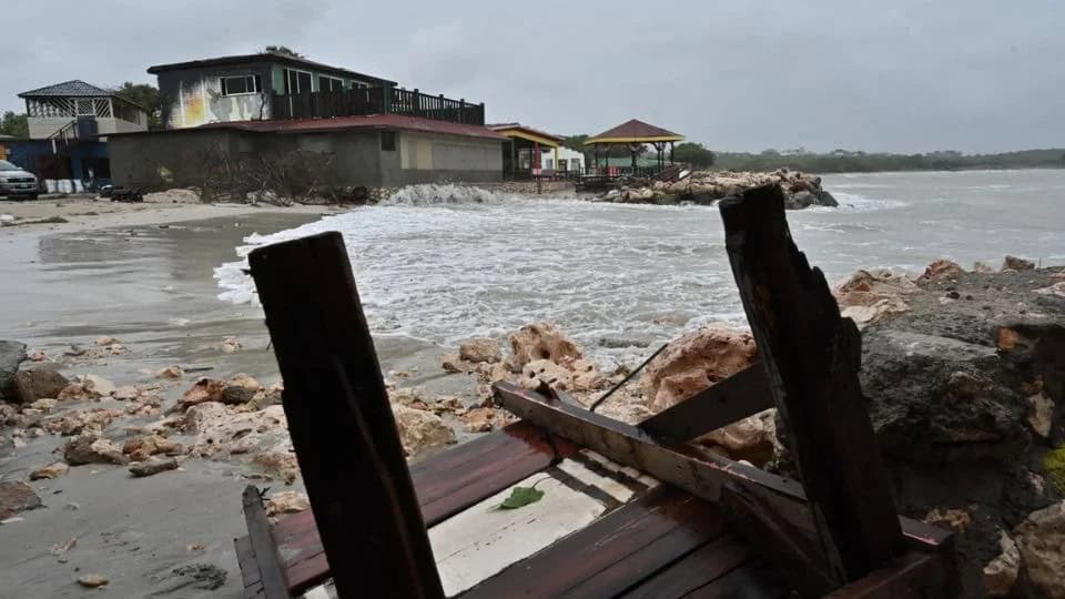 Huracán Melissa golpea Jamaica con fuerza devastadora