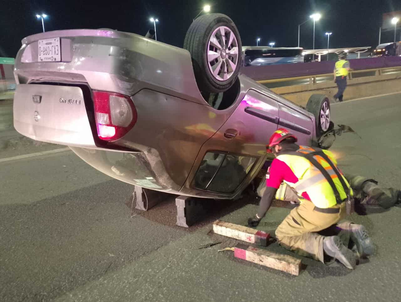 Conductor herido tras volcadura en Ramos Arizpe