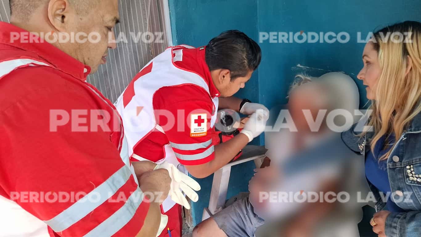 Hombre de 79 años se lesiona al caer de una escalera en Monclova
