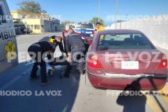 Policía de Monclova evita tragedia por convulsión en vehículo
