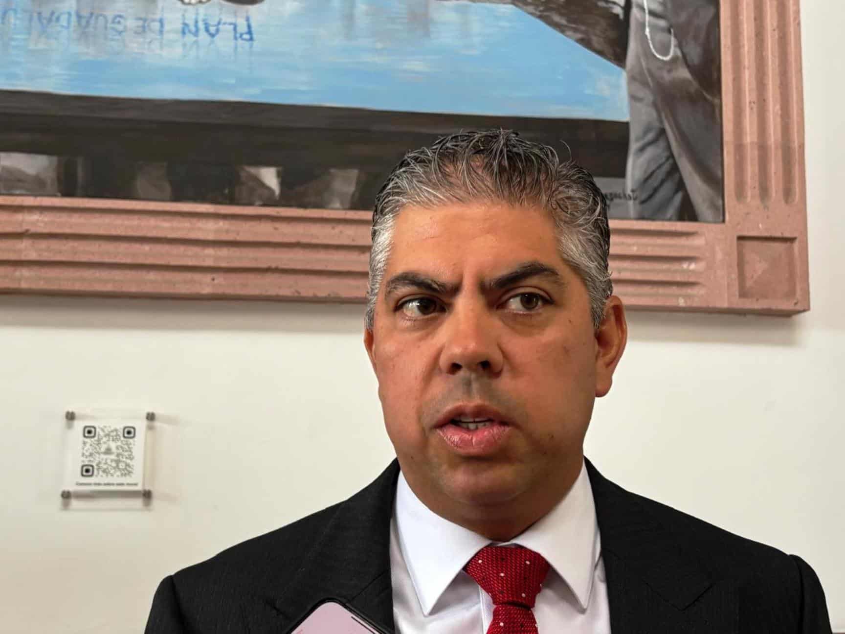 Diputado Paredes exhorta a vacunarse contra influenza y COVID-19 en Saltillo