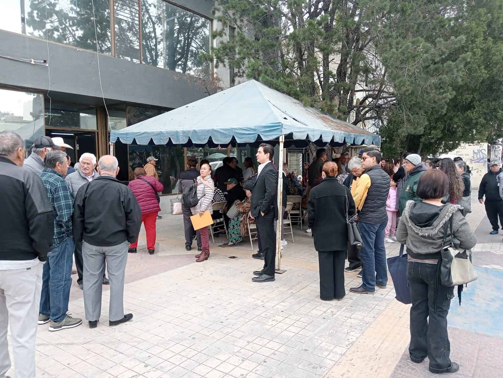 Jubilados del ISSSTE se manifiestan en Saltillo por incumplimiento de pagos