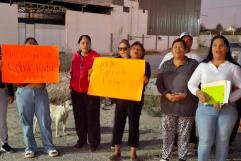 Vecinos de Frontera se manifiestan contra empresario por demolición de casas y bardas