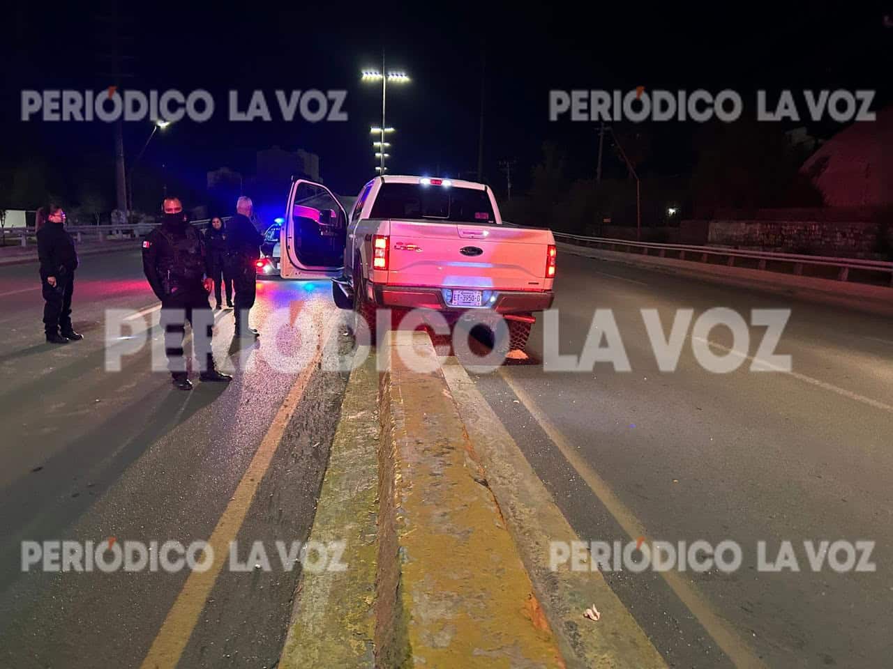 Conductor protagoniza aparatoso accidente en bulevar Harold R. Pape