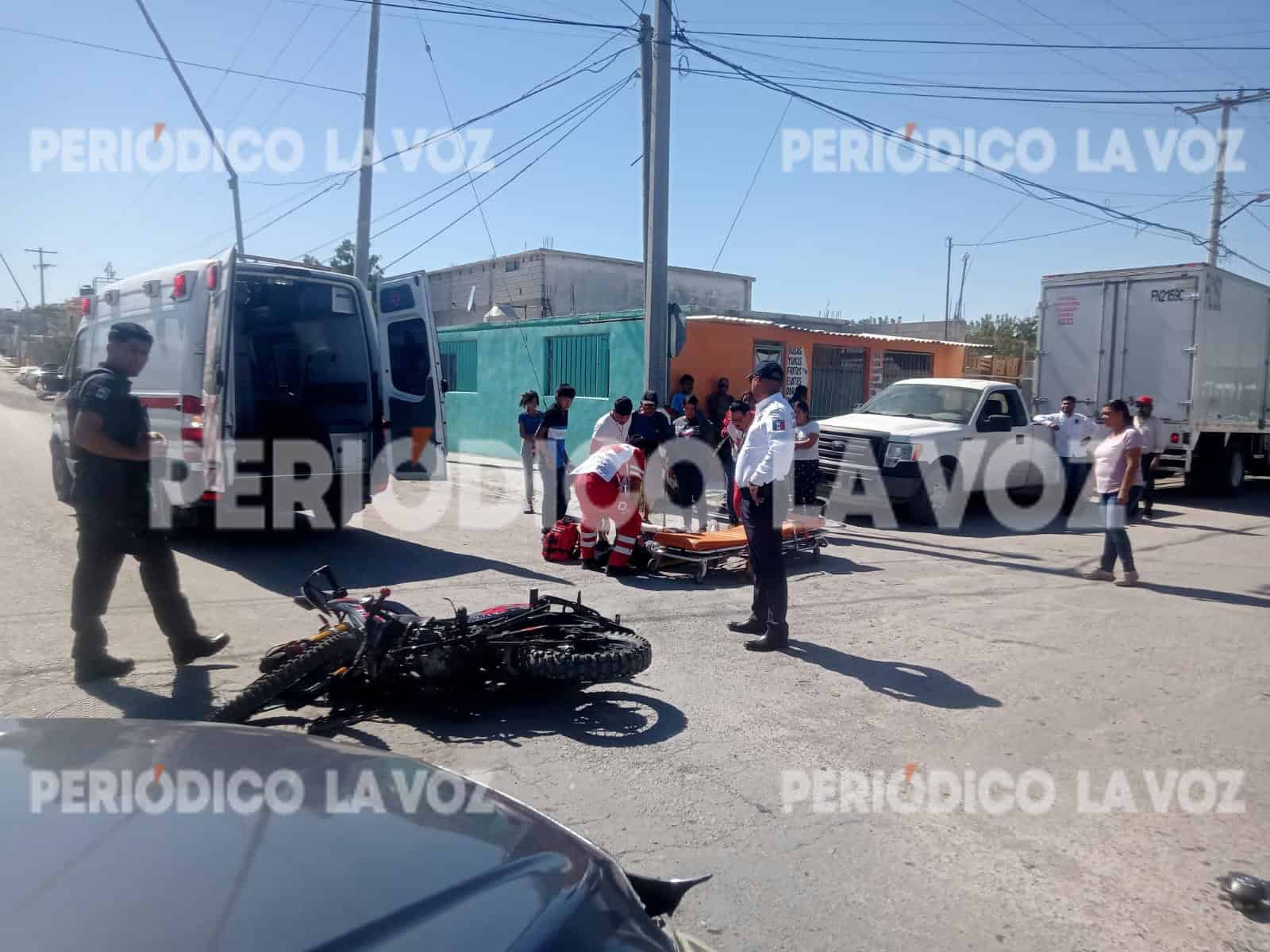 Joven motociclista resulta herido en choque vehicular en Monclova