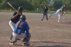 Estrellas triunfan sobre Indios en la Liga de Béisbol de jugadores de 40 años