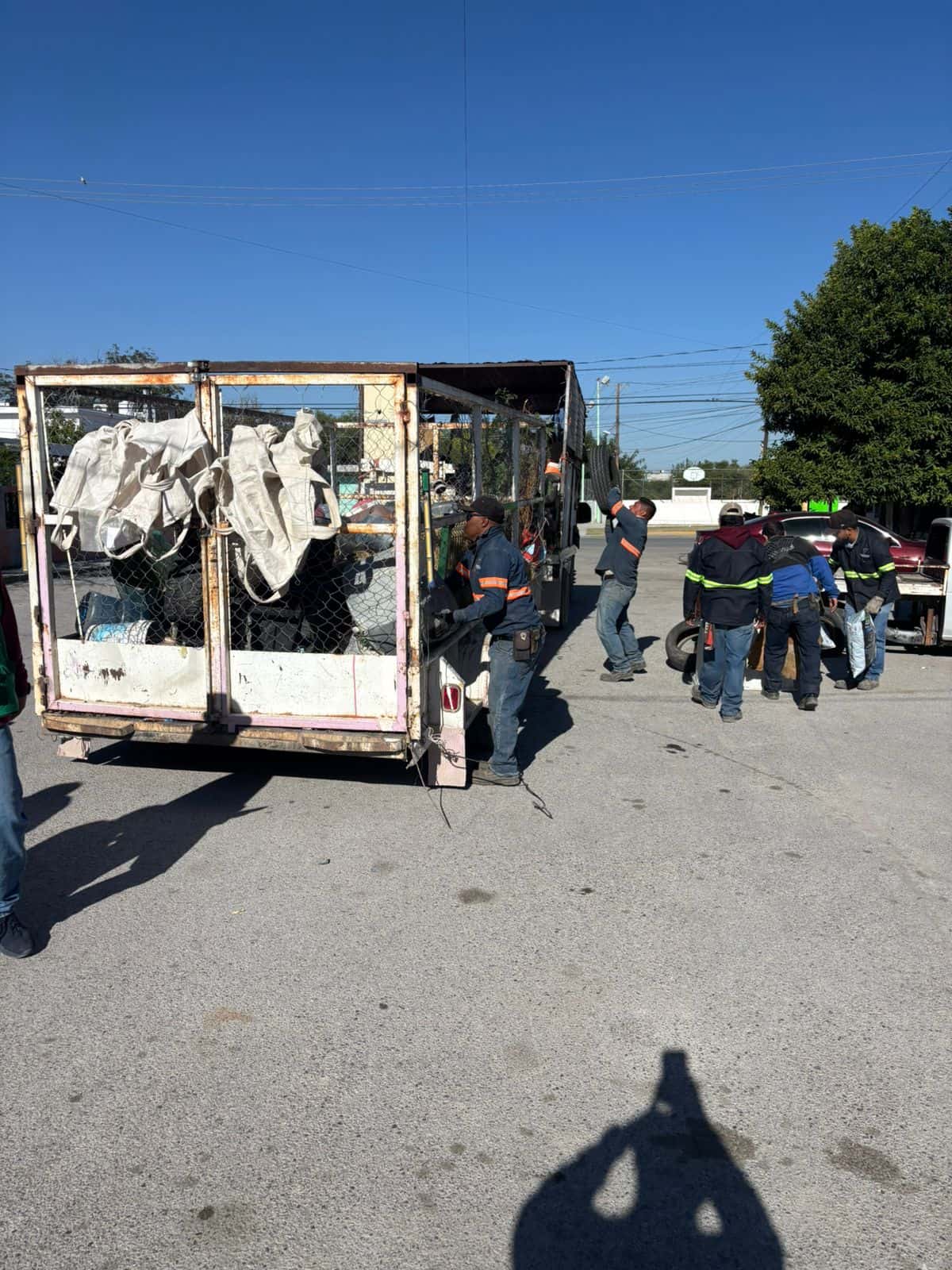 Alcaldesa Sari Pérez Cantú lidera brigada de descacharrización en Frontera