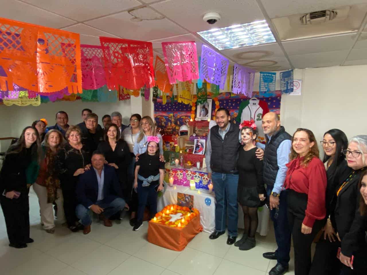 Empleados de Monclova Crean Altar de Muertos en Homenaje a El Sorcho